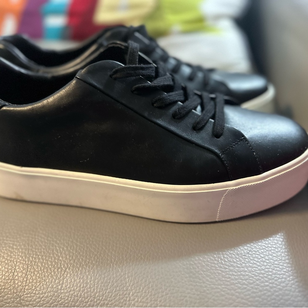 Vince walkers size 9